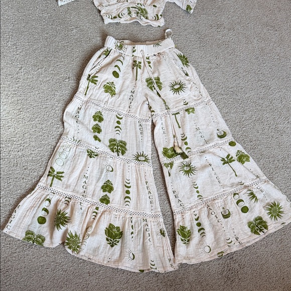 Women's set Cream and Green Patterned Wide-Leg Pants - Picture 5 of 15